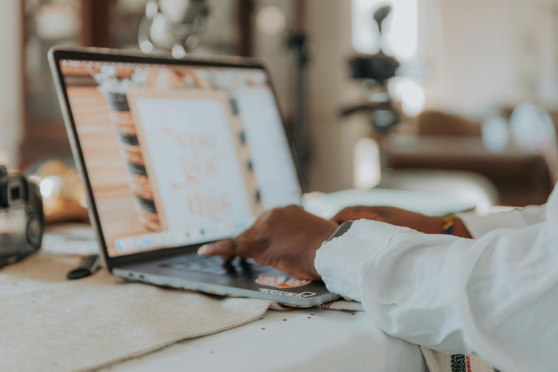 https://www.pexels.com/photo/person-holding-hands-on-laptop-17579539/